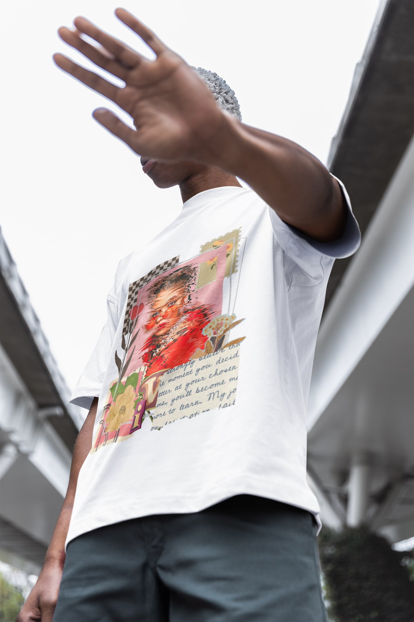 Scrapbook Beauty 💁🏽♀️ - Oversized Unisex Tee - Front - Flujo